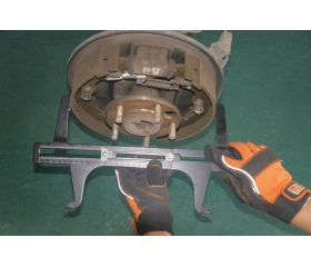 Calibre para medir el diámetro del disco de freno y de las zapatas | BBR410